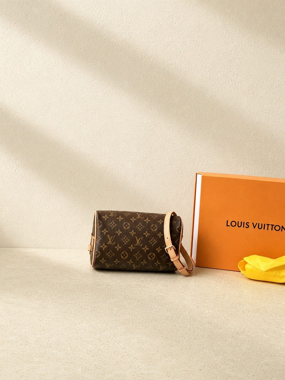 Louis Vuitton Speedy Bandouliere Handbag with Monogram Canvas and Gold Hardware - Picture 4 of 9